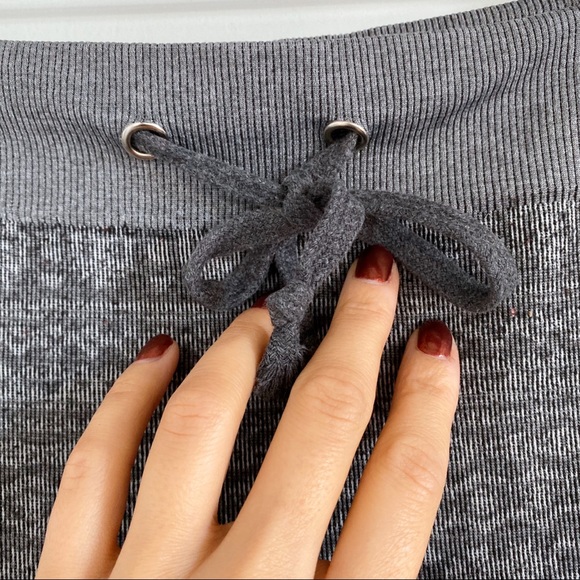 ⚙️ SHOSHO GREY HIGH WAIST WINTER PRINT LEGGINGS! - Picture 7 of 12